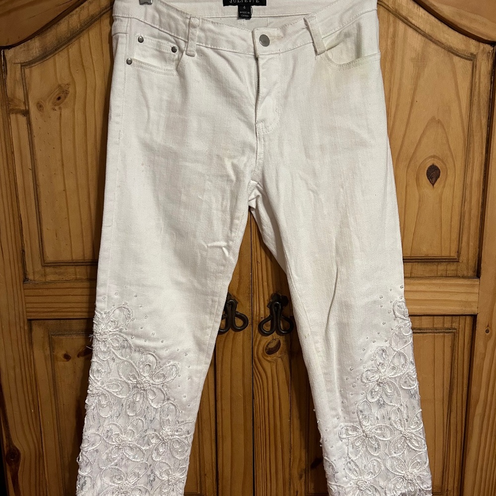 Juliette white jeans with flowery white lace